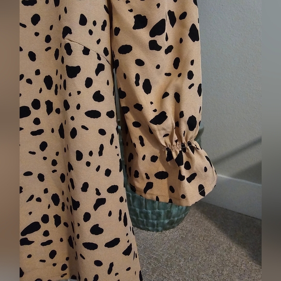 Animal print Blouse sz Small - Picture 2 of 4